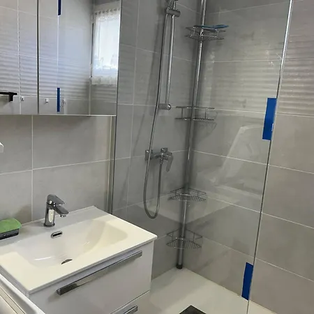 2 Pieces 4 Pers, Bormes-les-mimosas, - Fr-1-251-924
